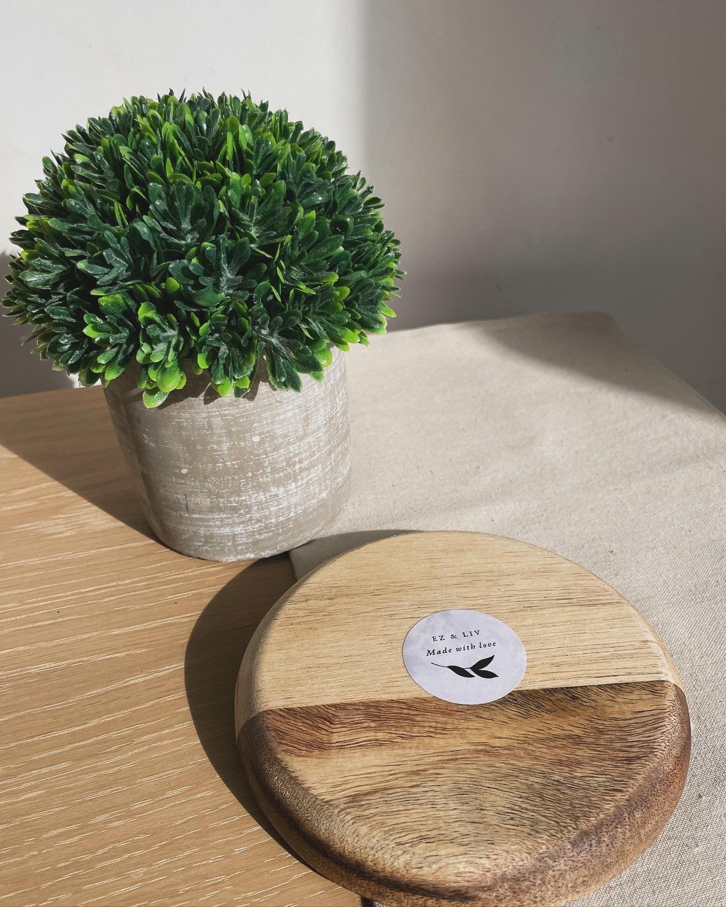 acacia candle plate back view with brand sticker