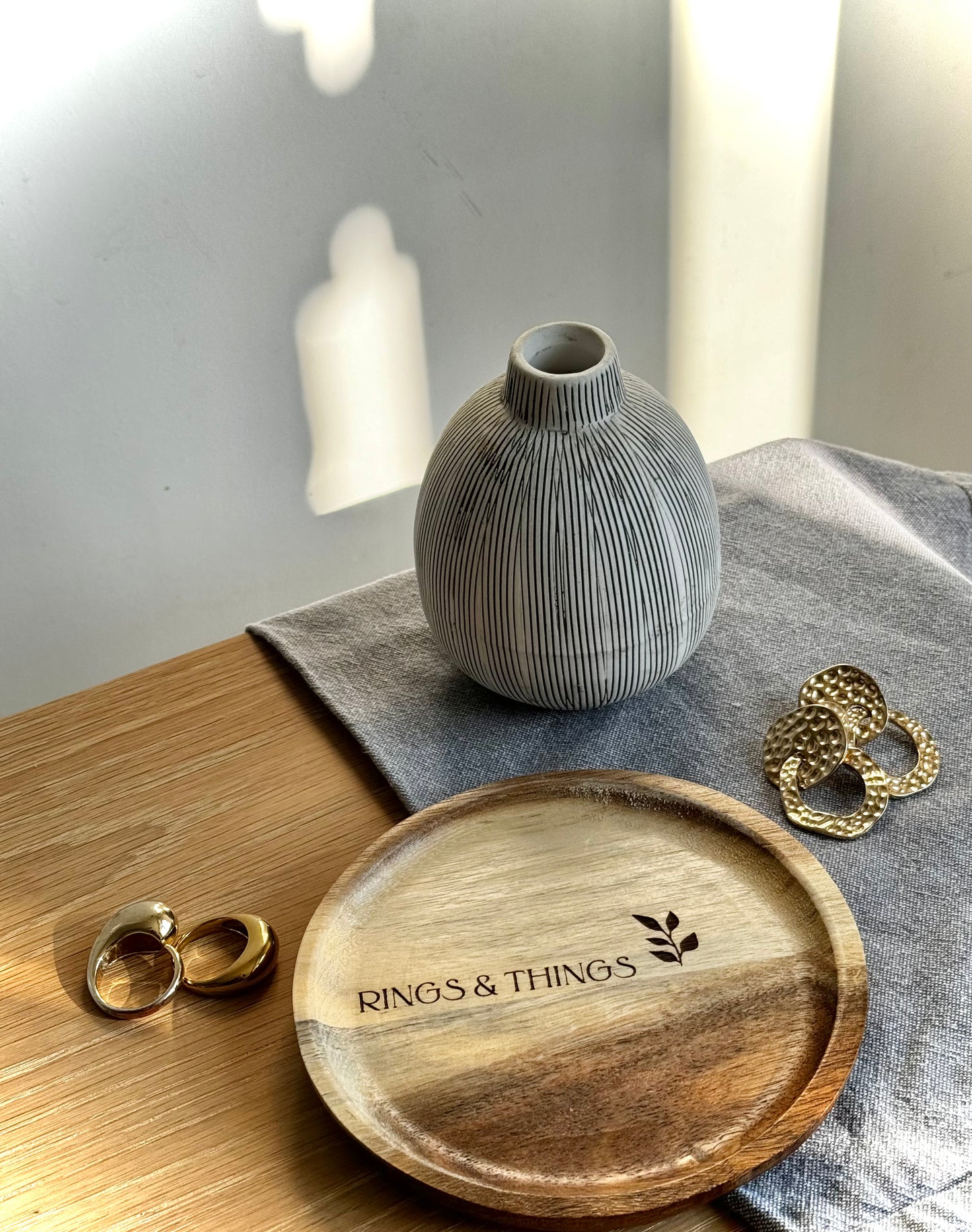 front view, wooden dish