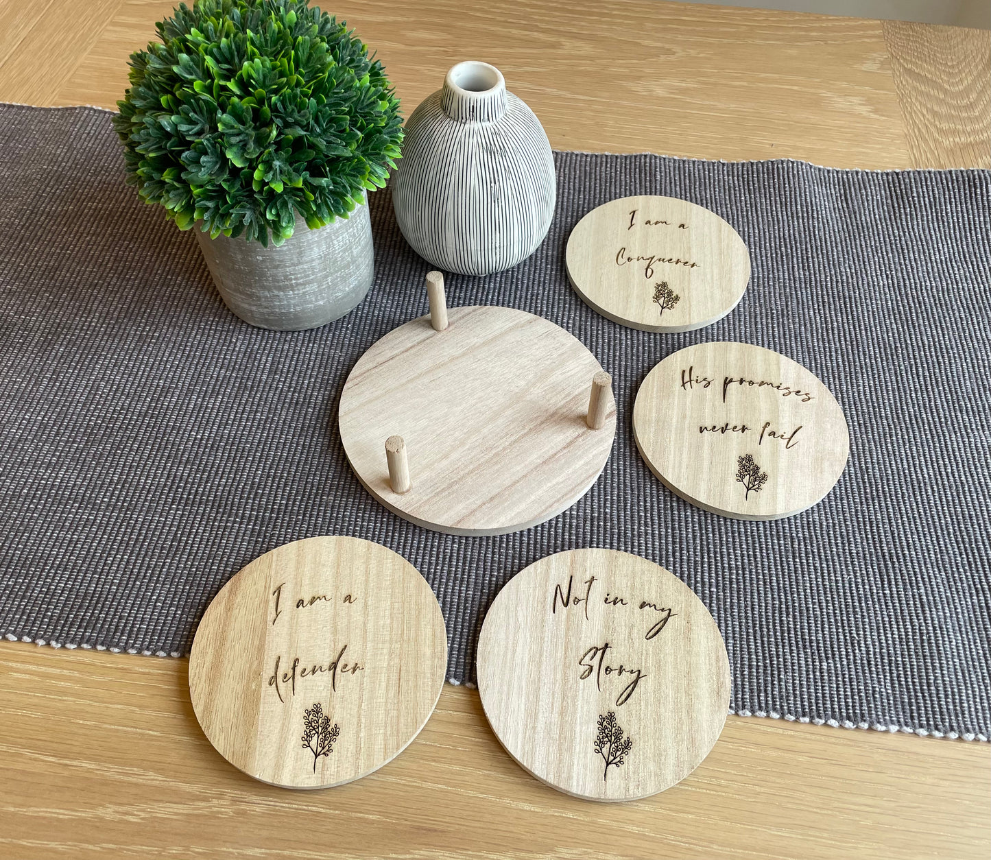 Coaster set Birds Eye front view, beige engraved
